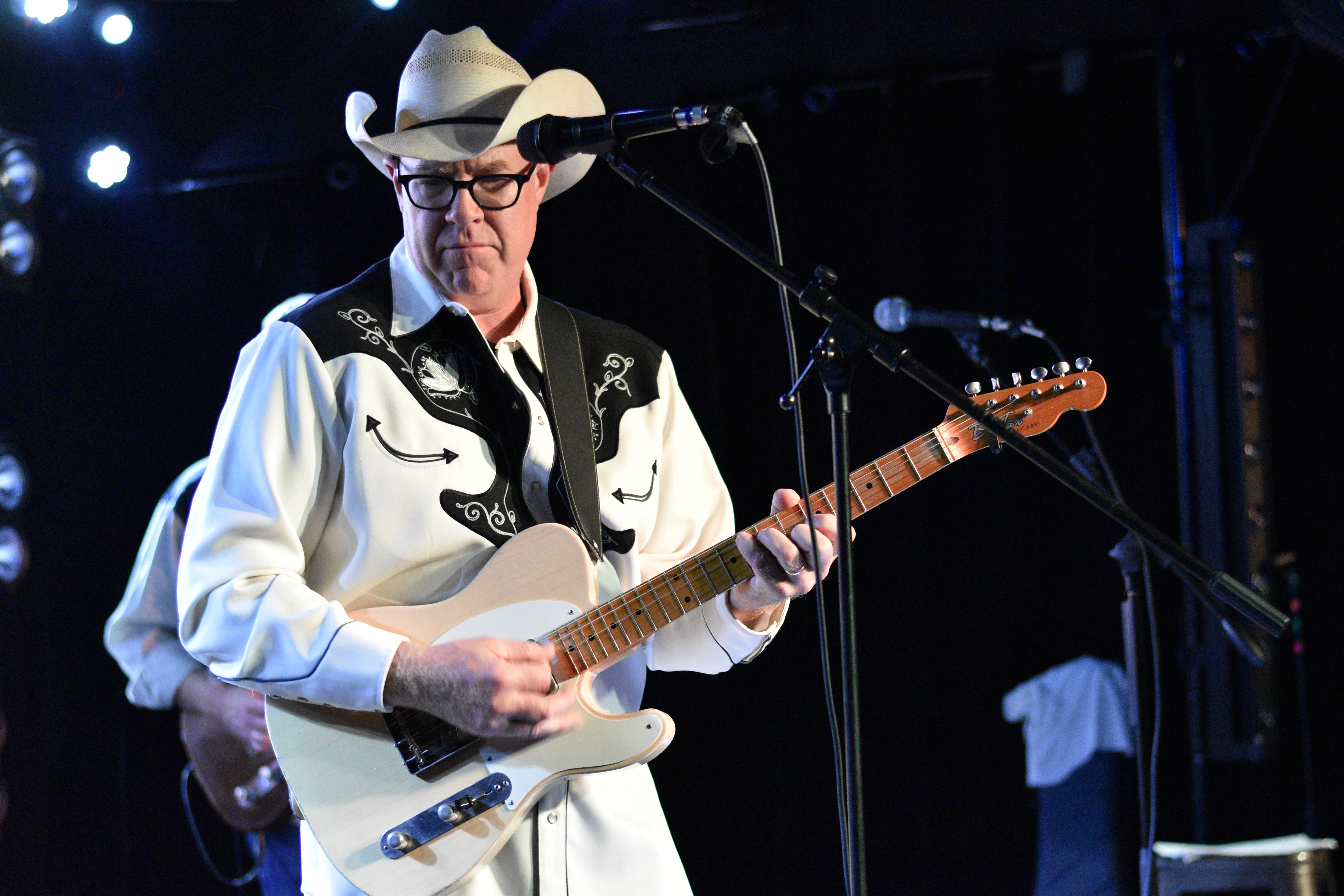 Arty Hill plays guitar