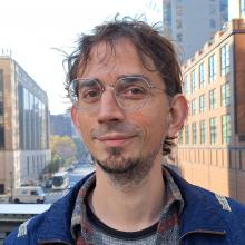 Headshot of artist Chris Combs